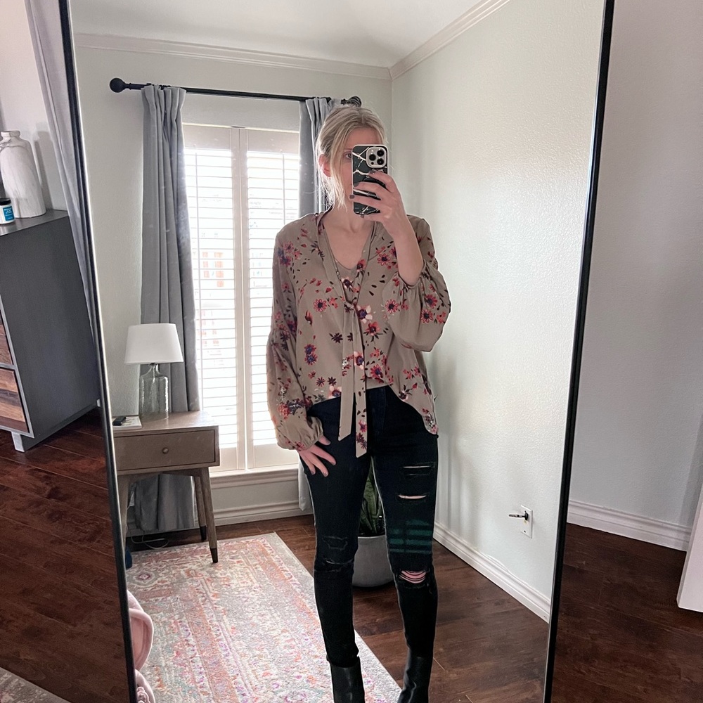 Boutique flowy blouse